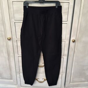 Men’s black Alo jogger